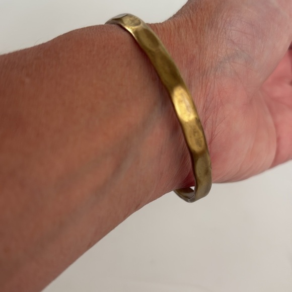 Hammered metal gold tone cuff bracelet brass? bracelet half circle bracelet - Picture 6 of 16